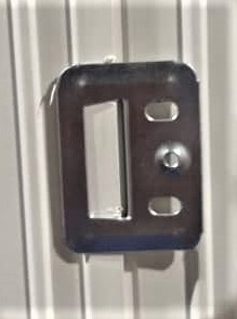 CLIP CONECTOR METALICO PARA UNION ENTRE PANELES Y PARA FIJACIÓN DEL REVESTIMIENTO A LA PARED SUBSTRATO.