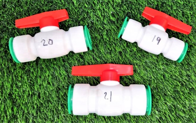 VÁLVULA PLÁSTICA DE PASO DE BOLA DE 1" DE DIÁMETRO CON CONECTOR RÁPIDO EN AMBOS EXTREMOS