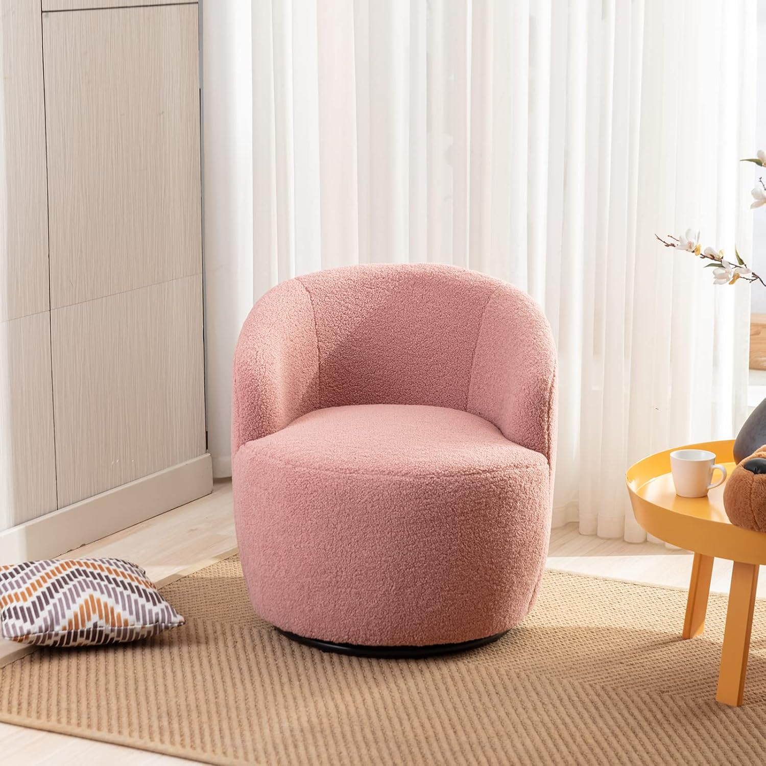 Butaca Roxy, giratoria tapizada con brazo redondo moderno, giratorio de 360 grados.