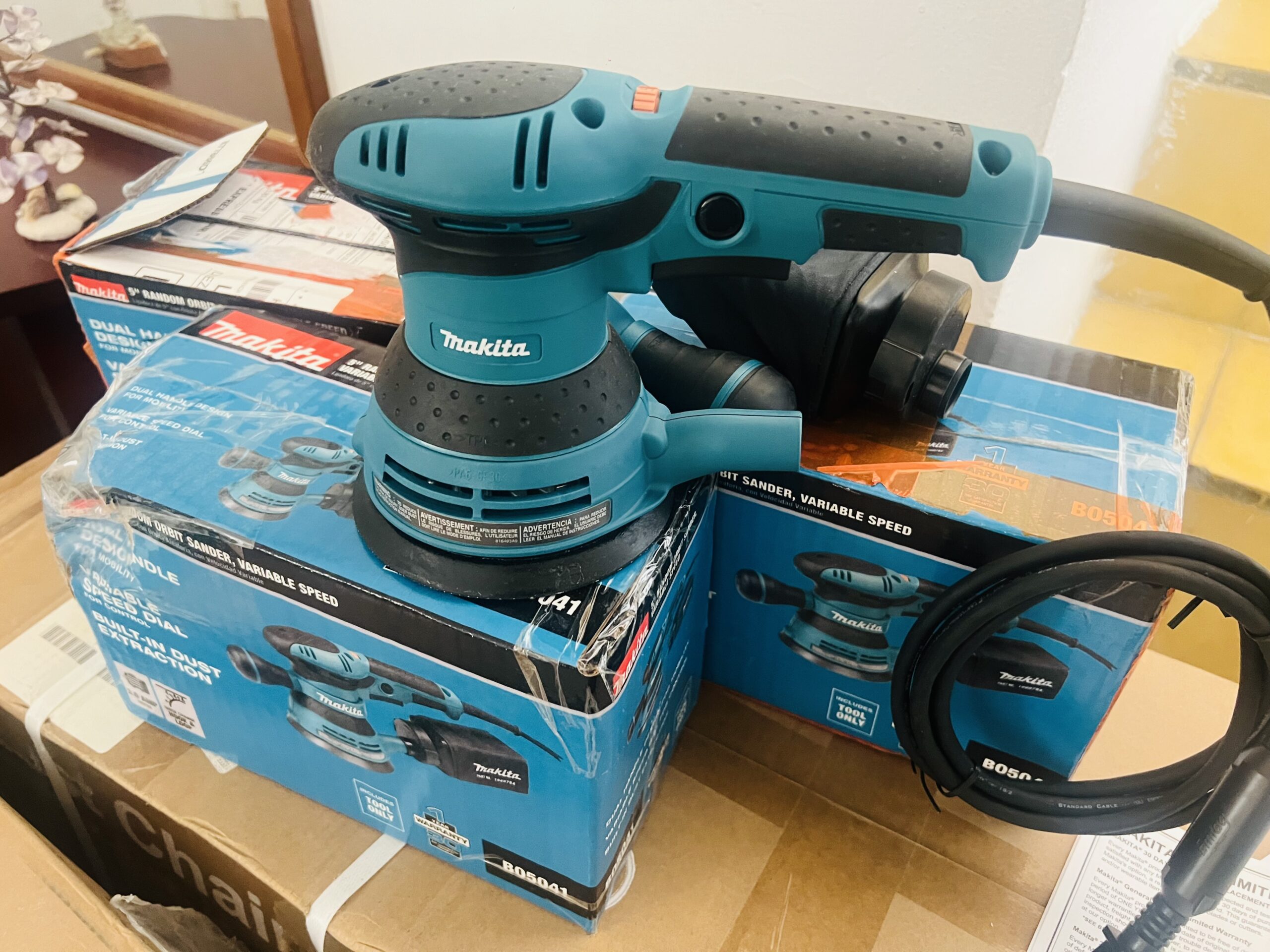 Lijadora Makita BO5041 5" control de velocidad