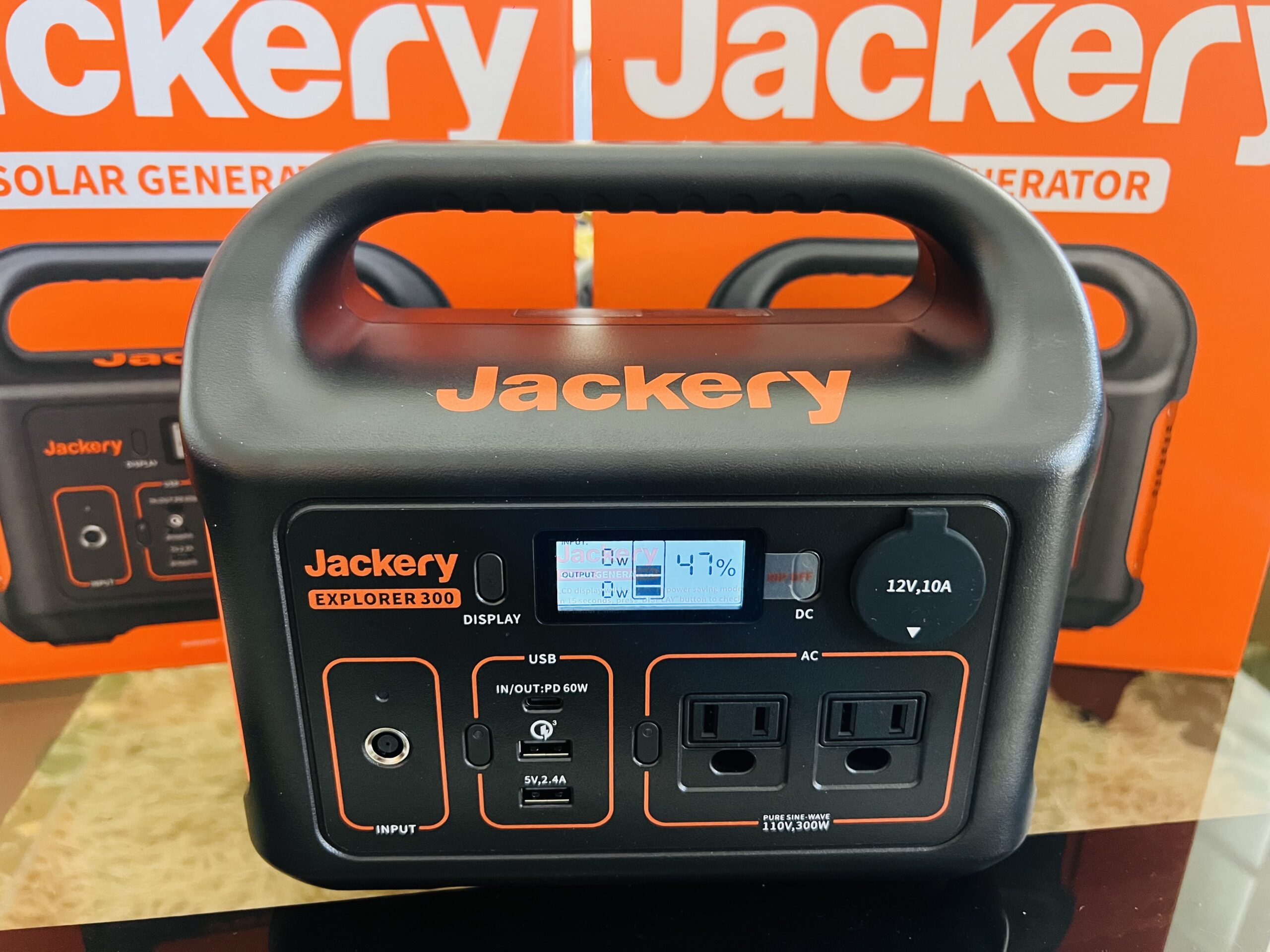 Jackery Estación de energía portátil Explorer 300, batería de litio de respaldo de 293 Wh, generador solar para exteriores, camping, viajes, caza, apagón.