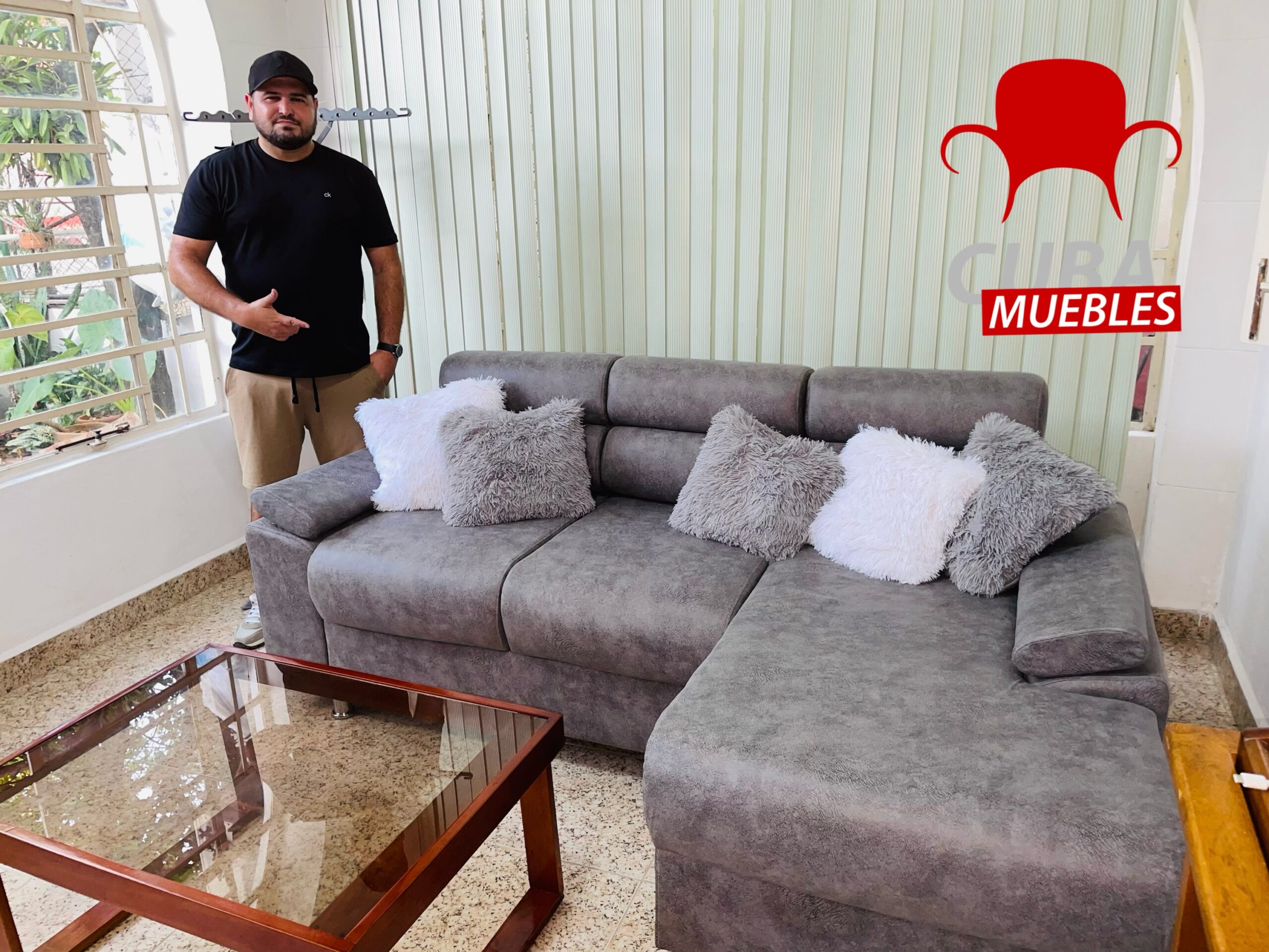 Andrea Tiny - en polipiel gris oscuro