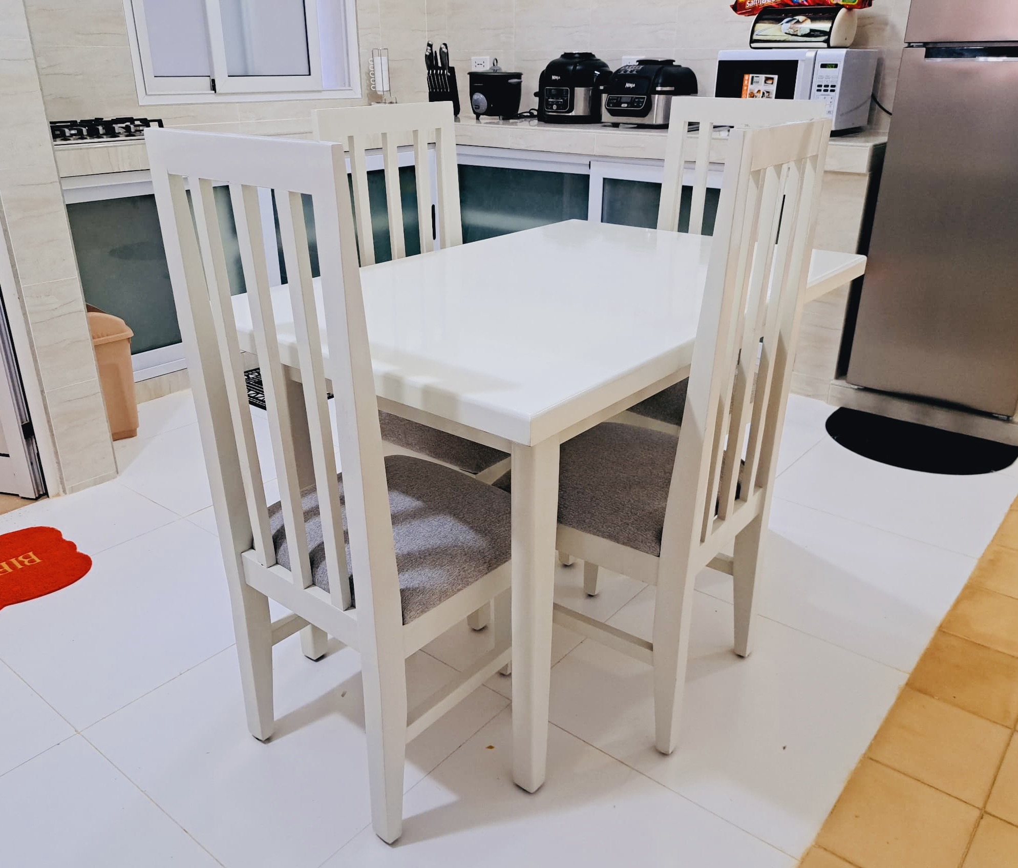 Comedor Varadero 4 sillas en blanco