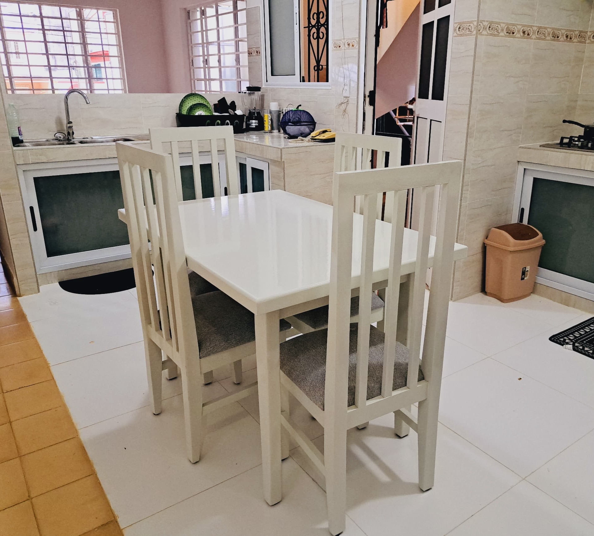 Comedor Varadero 4 sillas en blanco