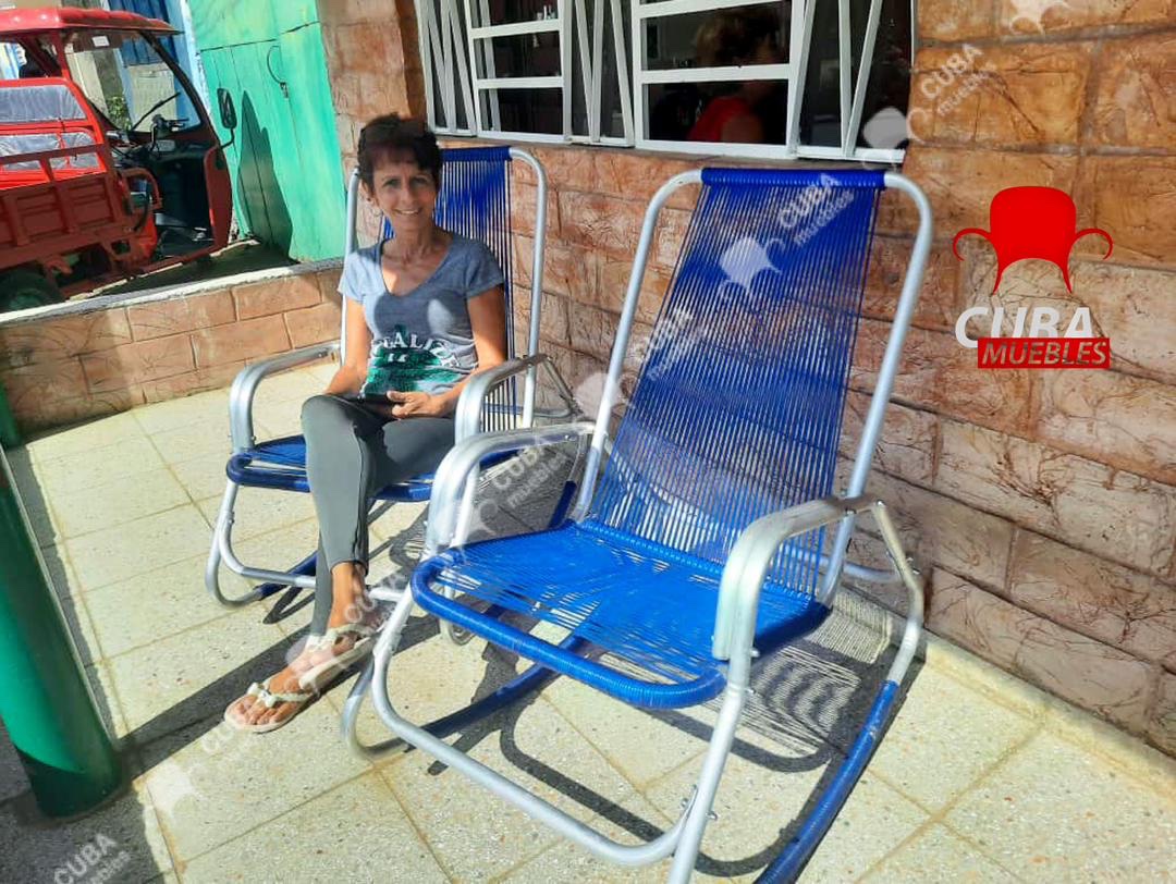 Pareja de sillones de suiza en distintos colores, rojos, verdes, azules