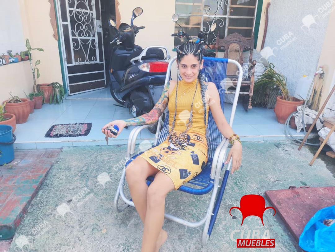 Pareja de sillones de suiza en distintos colores, rojos, verdes, azules