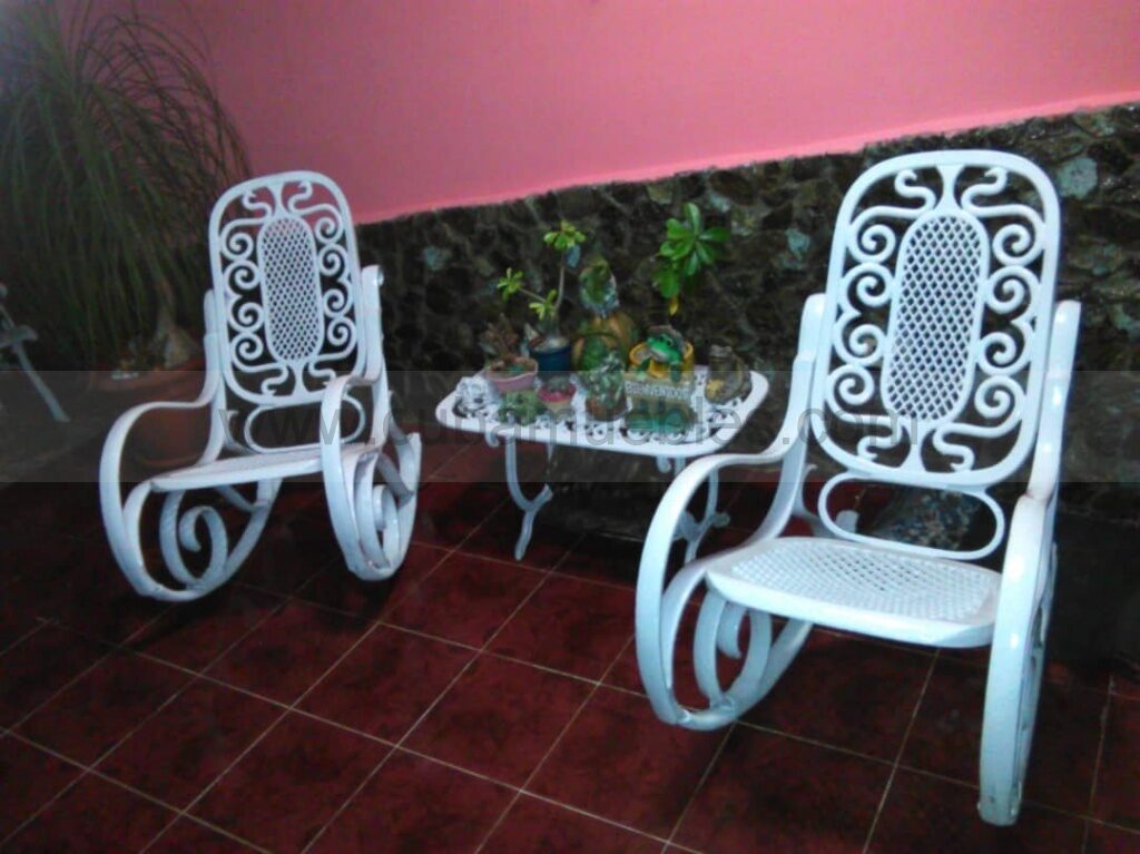 Juego de Sillones y Mesita de Hierro