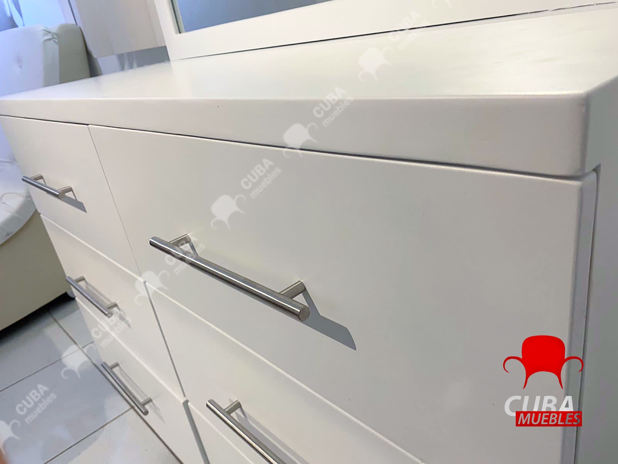 Cómoda 6 gavetas con espejo