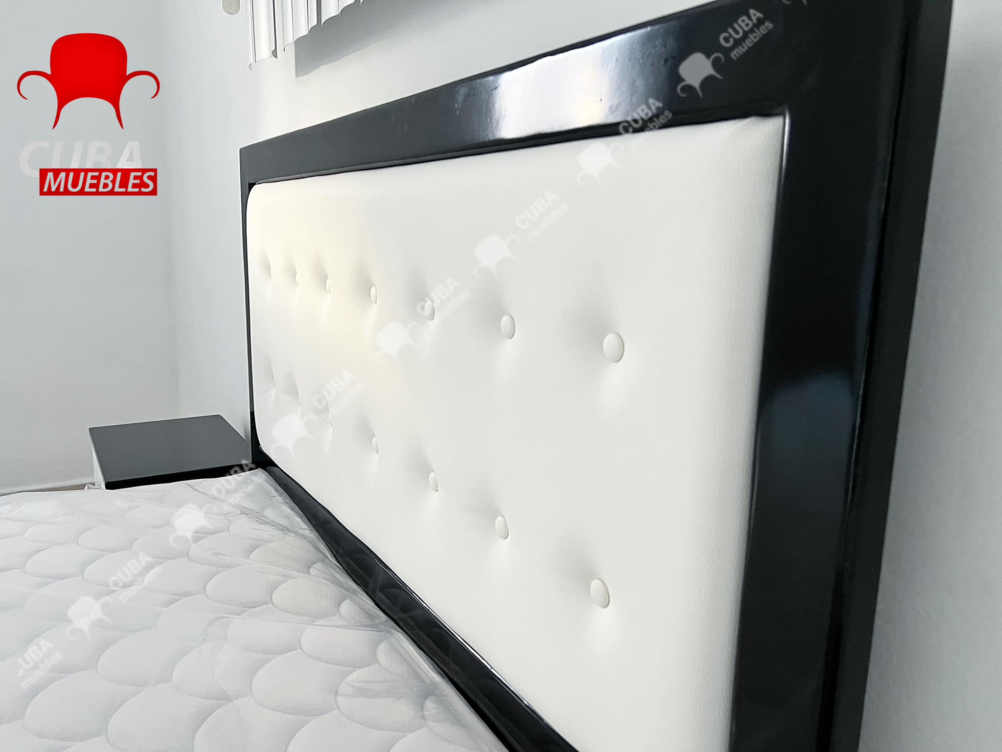 Cama Virgin Blanco y Negro - camera