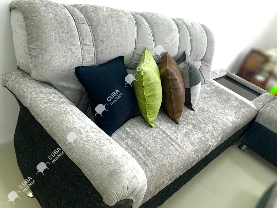 Brasileño Moderno con mesita esquinera.