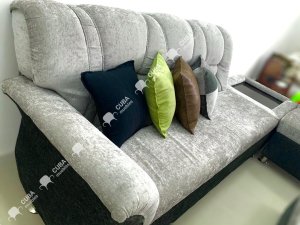 Brasileño Moderno con mesita esquinera.