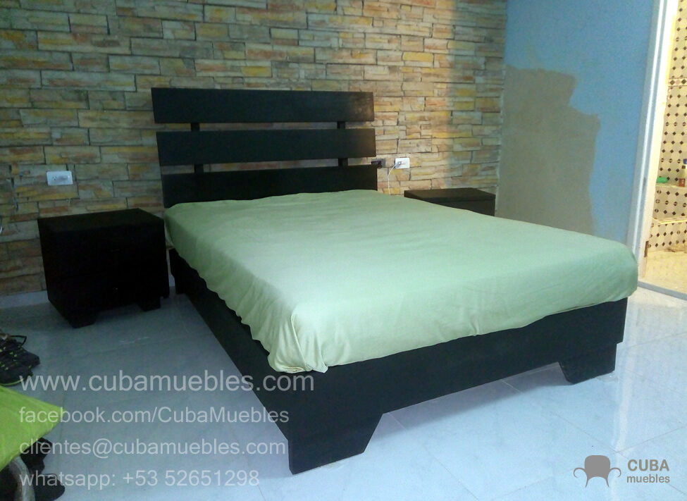 Cama Armony en Negra, con mesitas de noche de 3 gavetas