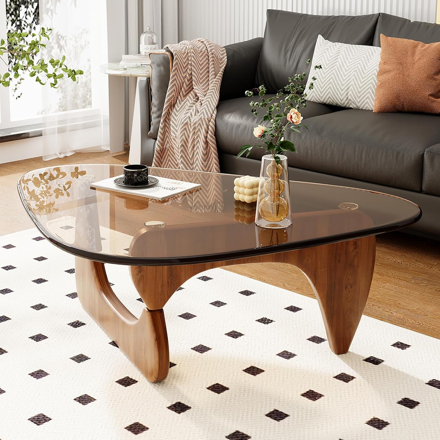 Mesa central moderna de mediados de siglo con parte superior de vidrio y madera, marrón/nogal