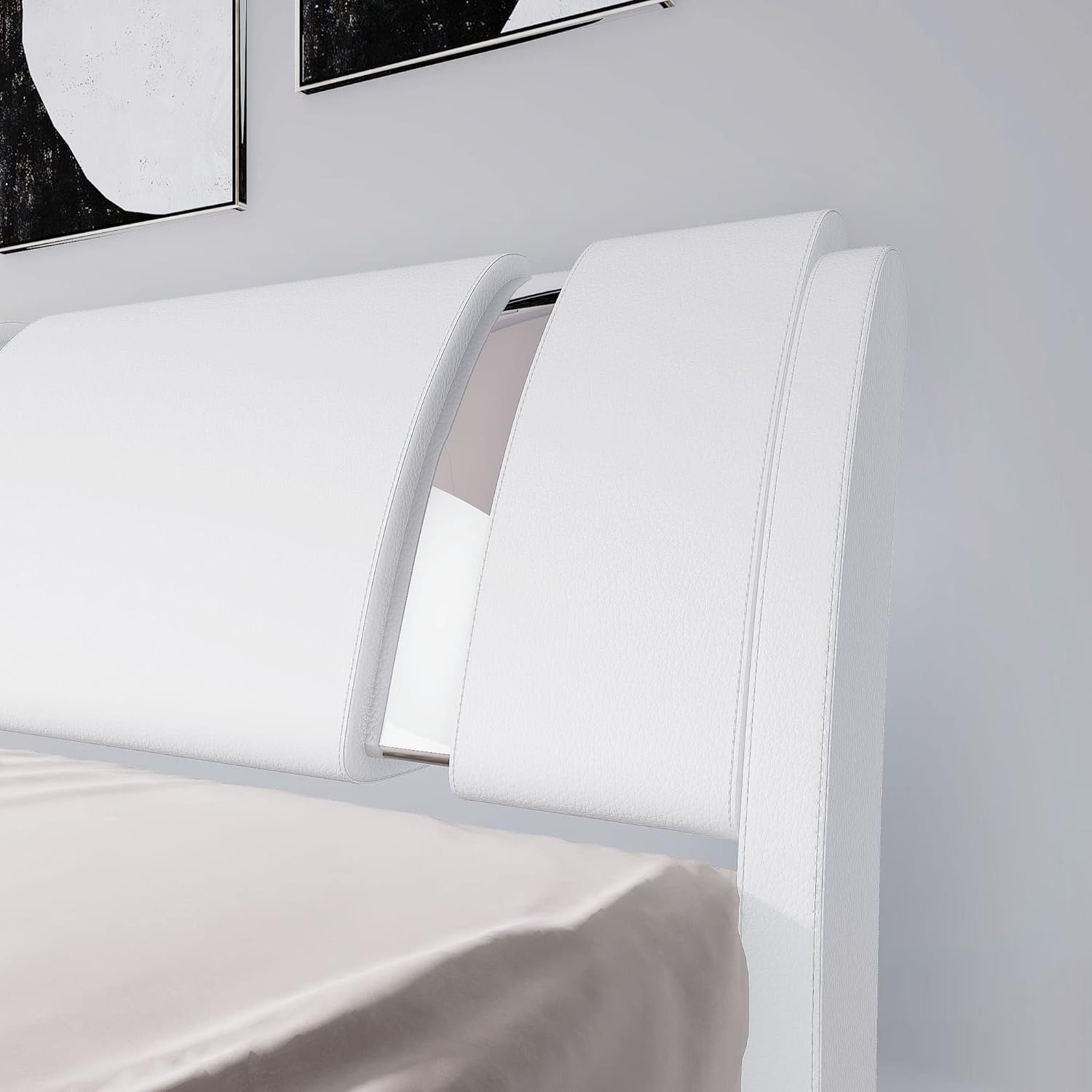 Cama de plataforma tamaño Queen con decoración de piezas de hierro, cama tapizada de piel sintética con cabecera ajustable curvada, soporte de listones de madera, no necesita somier