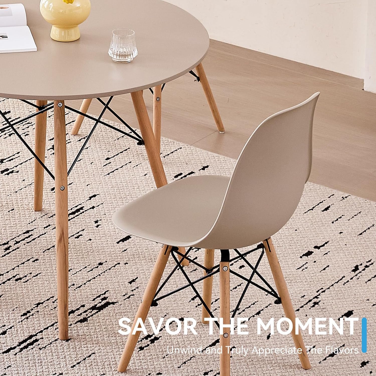 Juego de mesa de comedor redonda de 5 piezas, juego de mesa pequeña de 80 cm de cocina con 4 sillas que ahorran espacio, asientos de plástico, patas de madera maciza, para sala de estar