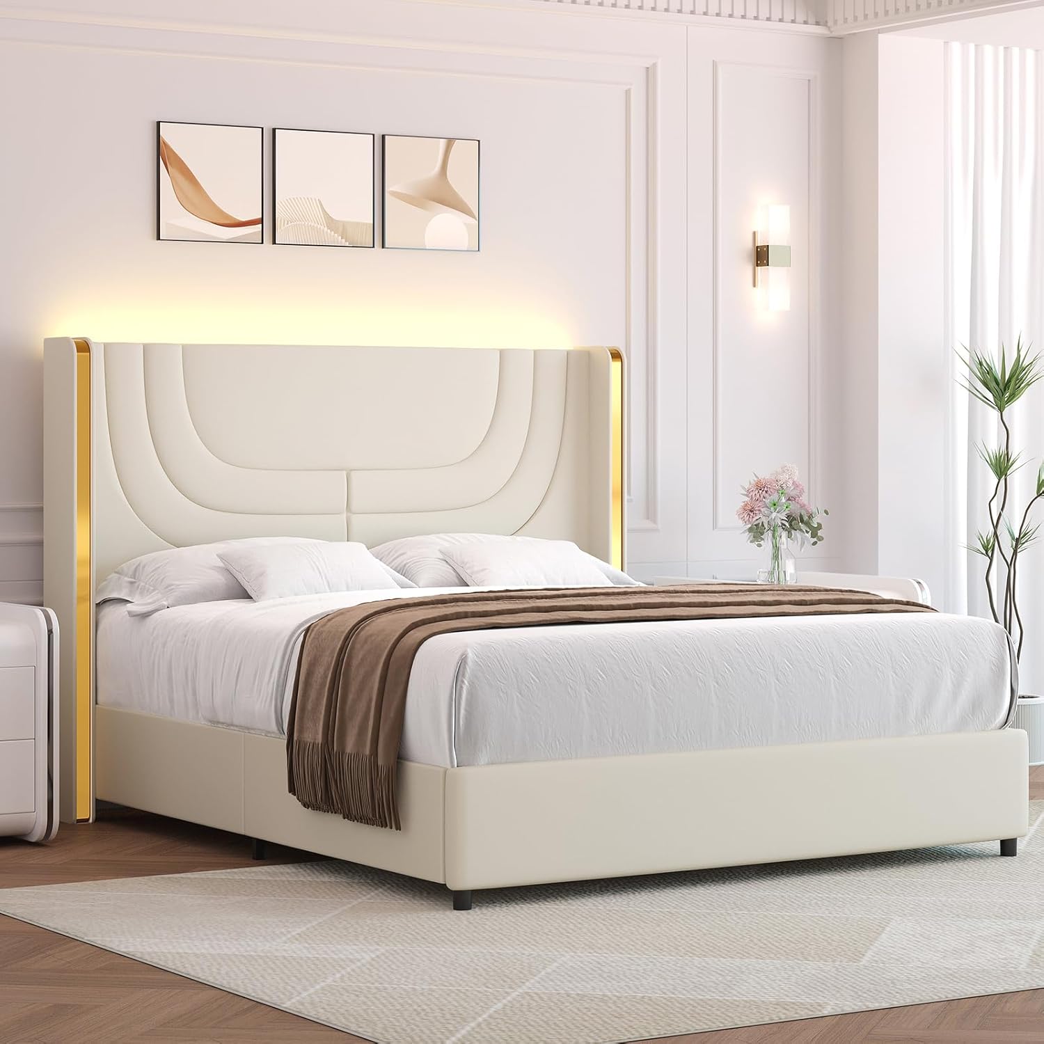 REVOMINCA Marco de cama tamaño Queen con luces LED, plataforma tapizada de piel sintética con cabecera de ala plateada, estilo moderno, no necesita somier, fácil montaje, color crema