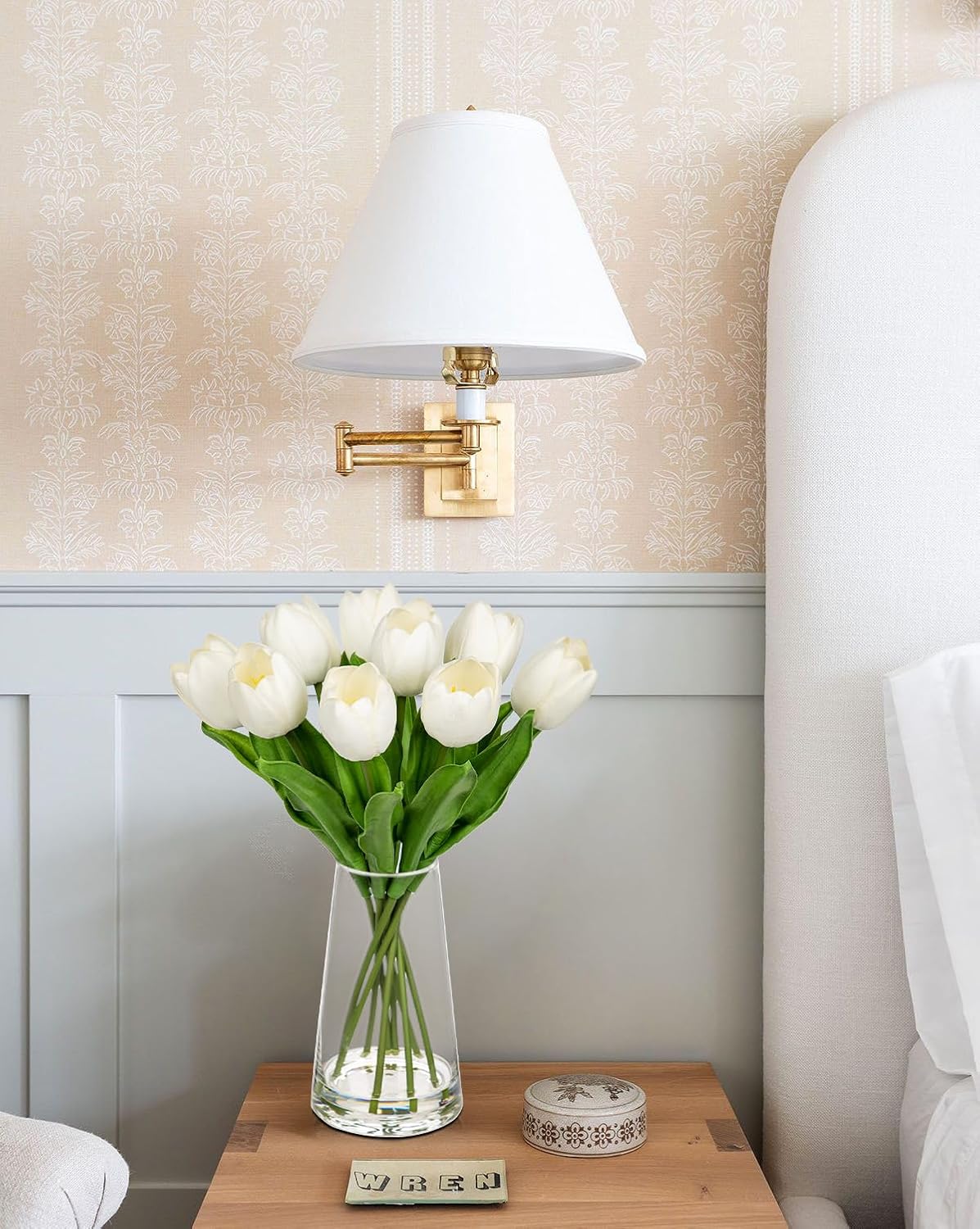 Tulipanes artificiales de tulipanes falsos en jarrón de vidrio con agua sintética, 14.2 pulgadas, flores de tulipán blanco de tacto real, decoración de primavera para centro de mesa, hogar, granja, decoración de boda