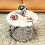 O&K FURNITURE Mesa auxiliar plateada, mesa de centro redonda con venas de mármol sintético, mesa central moderna con acabado cromado, para sala de estar, oficina en casa, 1 unidad