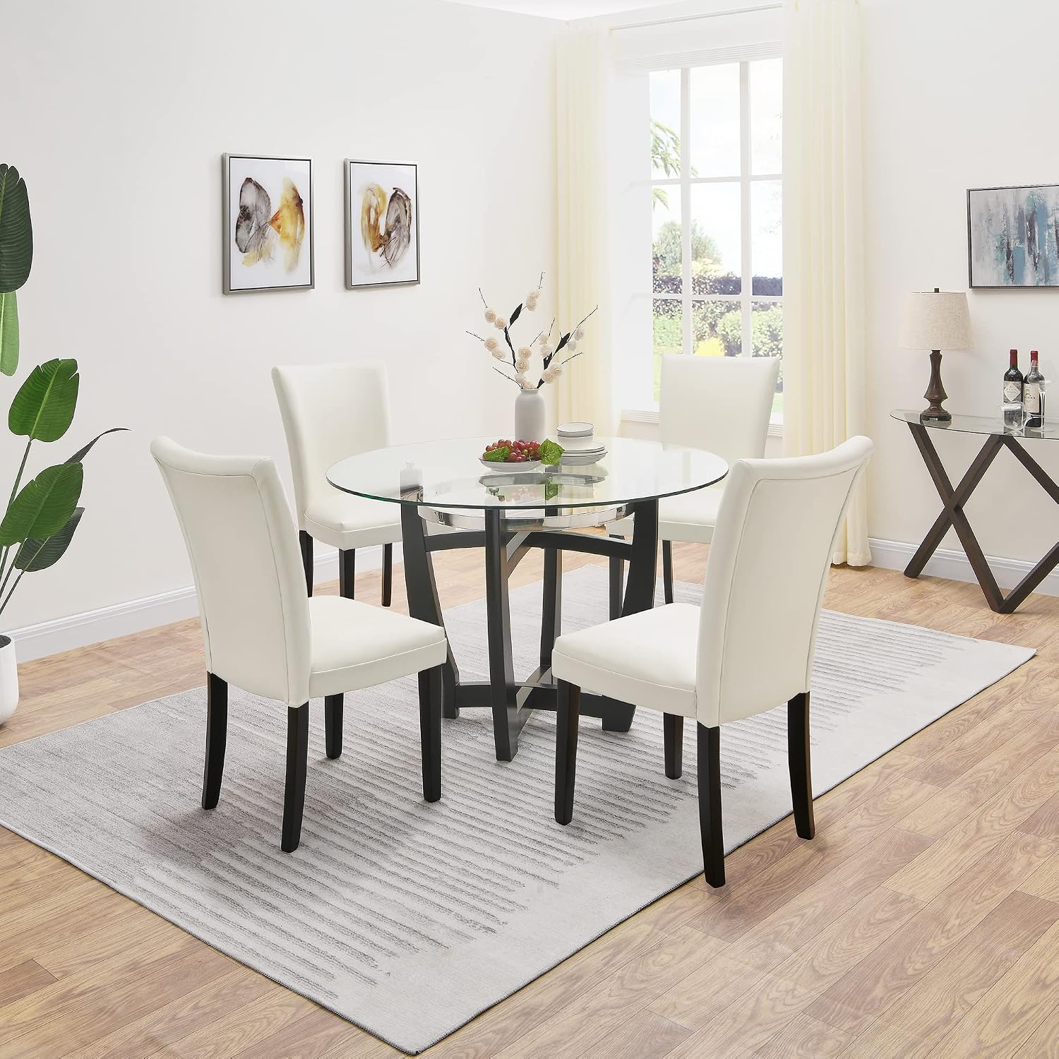 Juego de mesa de comedor de cristal para 4, mesa de 45 pulgadas de profundidad + 4 sillas de poliuretano color marfil.