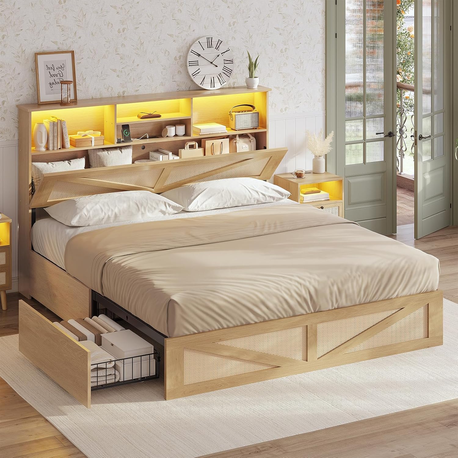 AOGLLATI Marco de cama Queen con 4 cajones de almacenamiento y estantería de 2 niveles de ratán natural con cabecera oculta, marco de cama LED bohemio tamaño Queen con estación de carga, no necesita